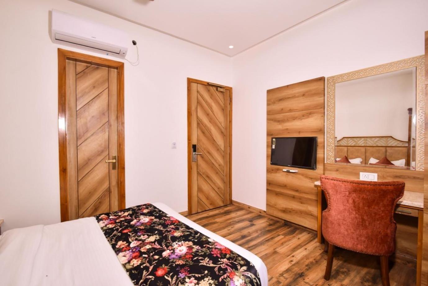 Hotel Rv Golden أمريتسار المظهر الخارجي الصورة