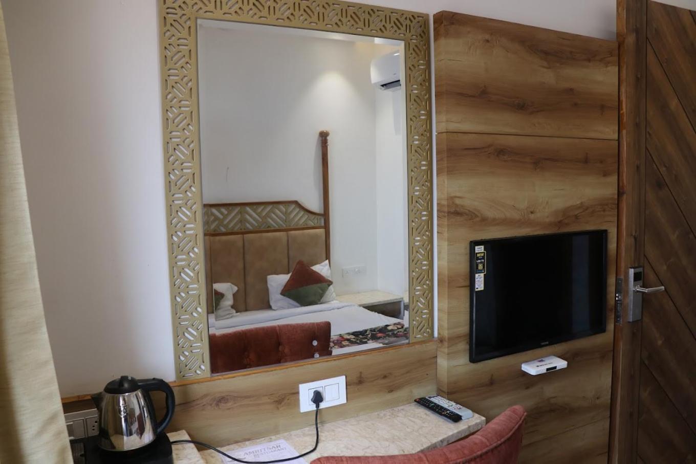 Hotel Rv Golden أمريتسار المظهر الخارجي الصورة